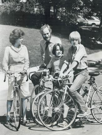 Lorne Shiff, 14, right, was approaching a diabetic coma when he was 7, before his parents learned he had juvenile diabetes. He's shown here with paren(...)